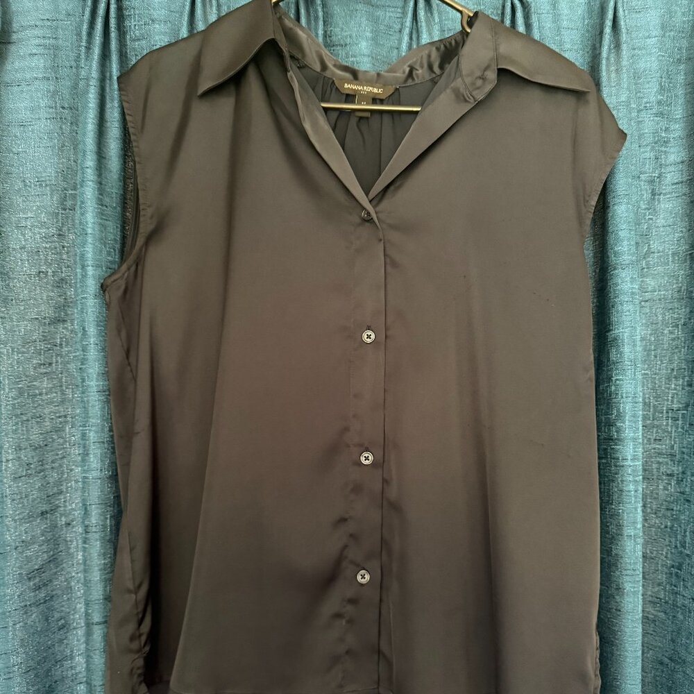 Banana Republic Navy Sleeveless Button Up Top Size M